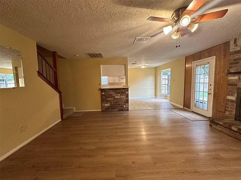 1937 Arcadia Dr — Photo 3