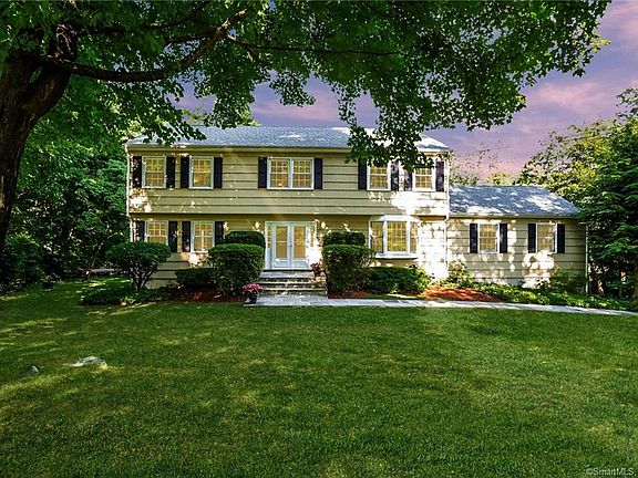 2nd image of 17 Sweet Briar Ln