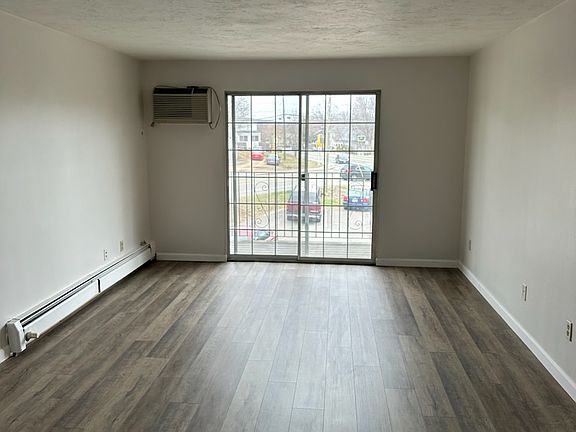 4th image of 1311 Hanover St Unit 14