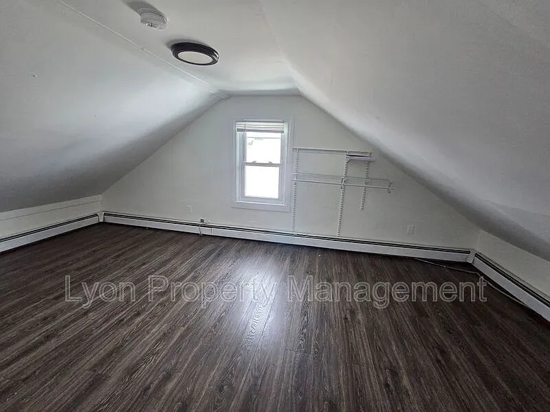 3 bed, 1.0 bath, $1,950 — Photo 3