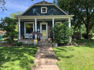 355 S Maple St, Farmington, IL 61531