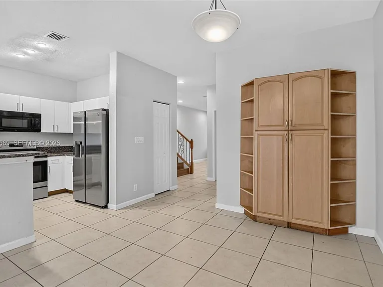 5337 SW 40th Ave — Photo 2