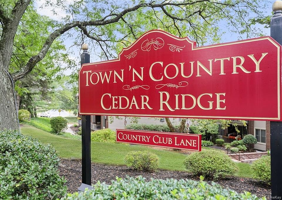 1st image of 216 Country Club Ln
