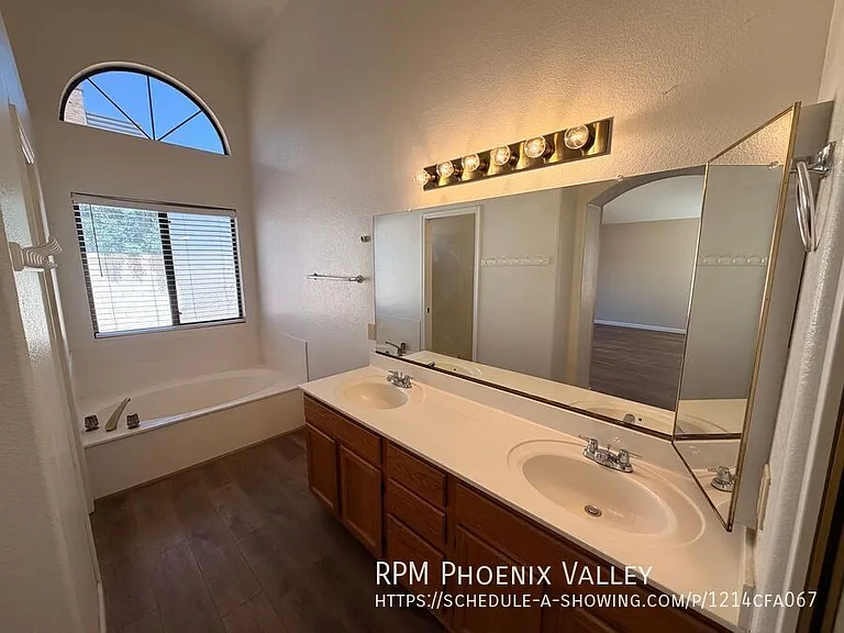 330 N Cottonwood Dr — Photo 10