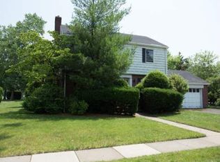 125 Tullamore Rd, Garden City, NY 11530