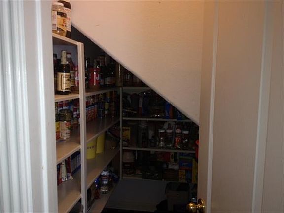 Big spacious pantry!