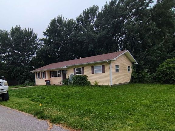 3rd image of 140 N Riley St