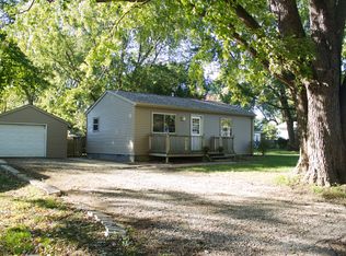 933 S Stewart St, Creve Coeur, IL 61610