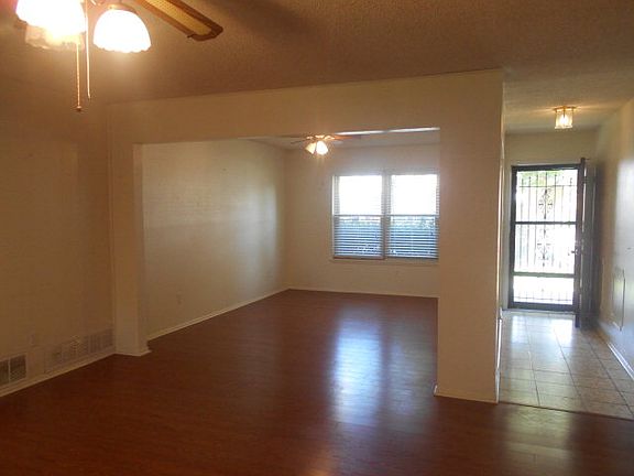 3rd image of 2713 Custer Ave
