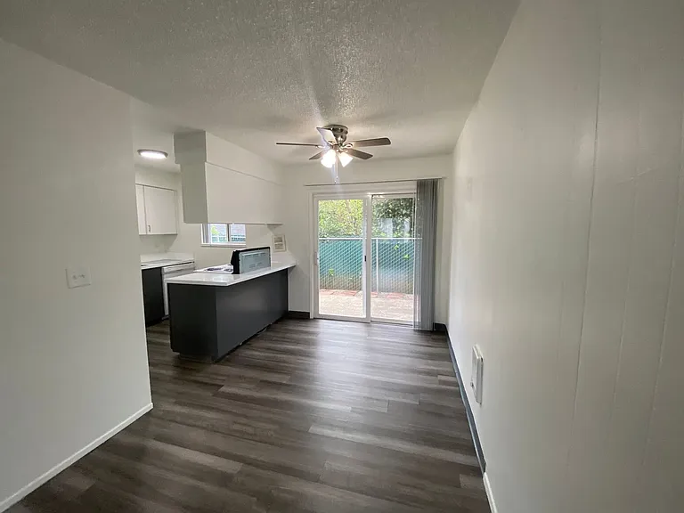 Pleasant Square Apartments — Photo 15