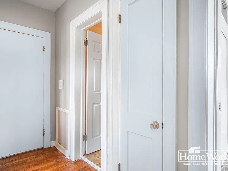 1009 E Jefferson Blvd — Photo 7