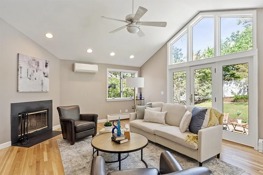 4 bed, 3040 sqft, $7,000 — Photo 4