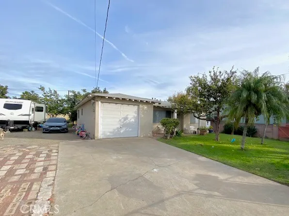523 Fairlawn Ave, Santa Ana, CA 92703
