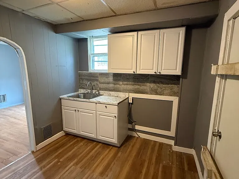 5318 Glenmore Ave — Photo 2
