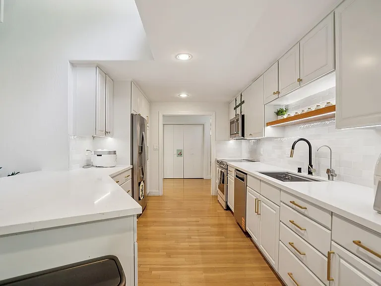886 Berkeley Ave — Photo 4