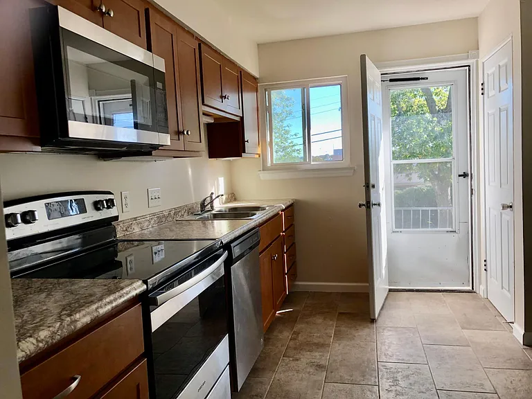 9708 Ridge Ave — Photo 3