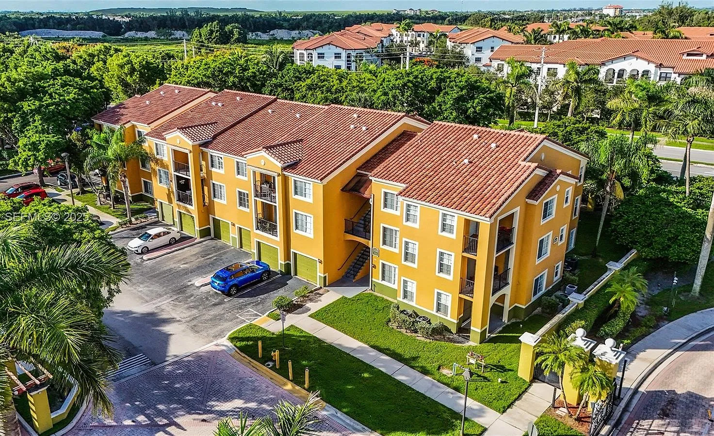2 bed, 977 sqft, $2,250 — Photo 1