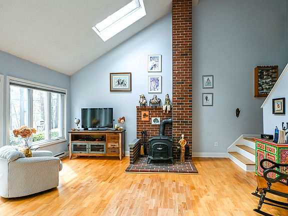 3rd image of 19 Karynel Drive #19