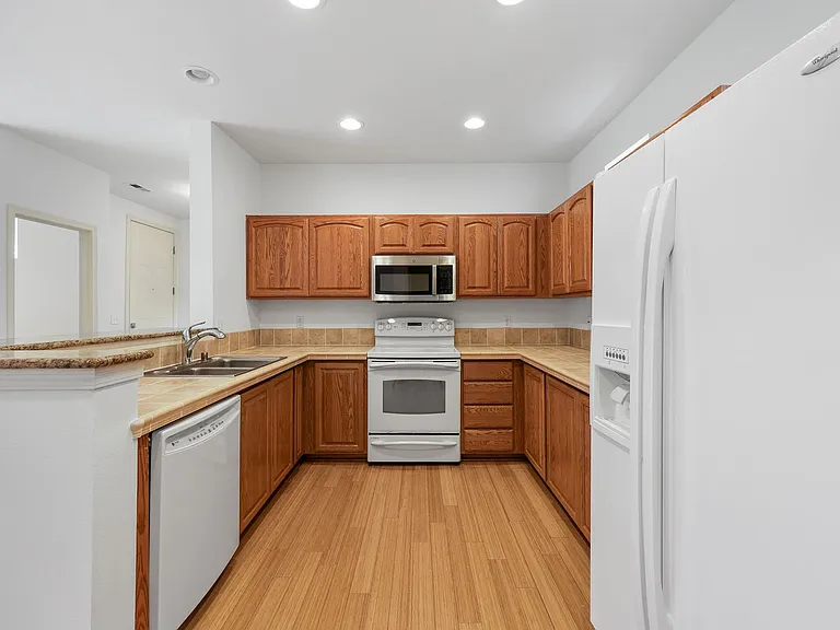 7601 Rushmore Way NE — Photo 15