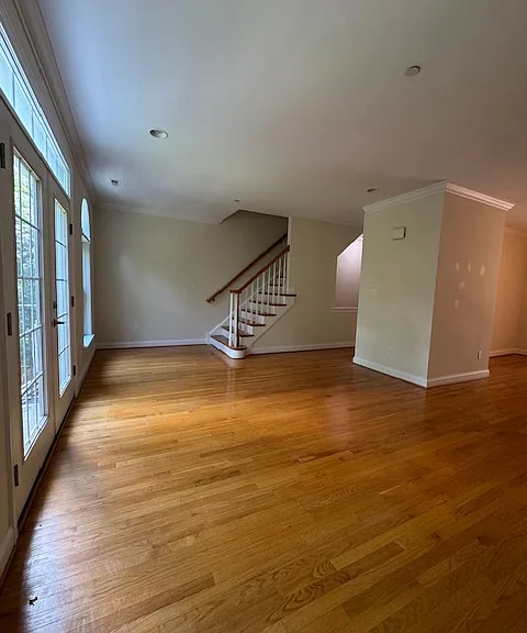 748 Moore Ave — Photo 10