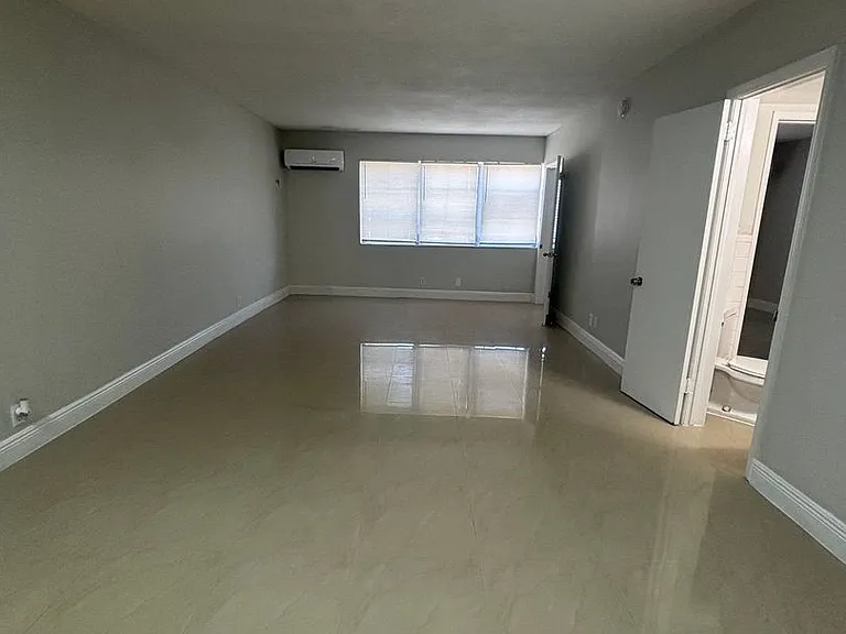 Bellagio Apartments — Photo 7