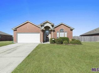 10437 Oakchase Dr, Denham Springs, LA 70706