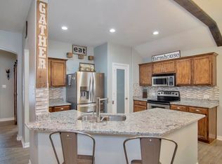 1118 Red Robin Dr, Aubrey, TX 76227