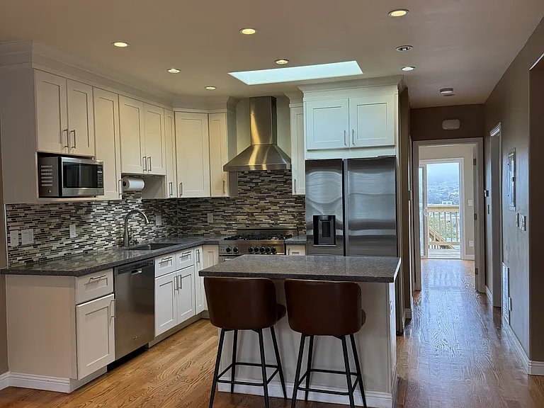 Mangels Ave — Photo 10