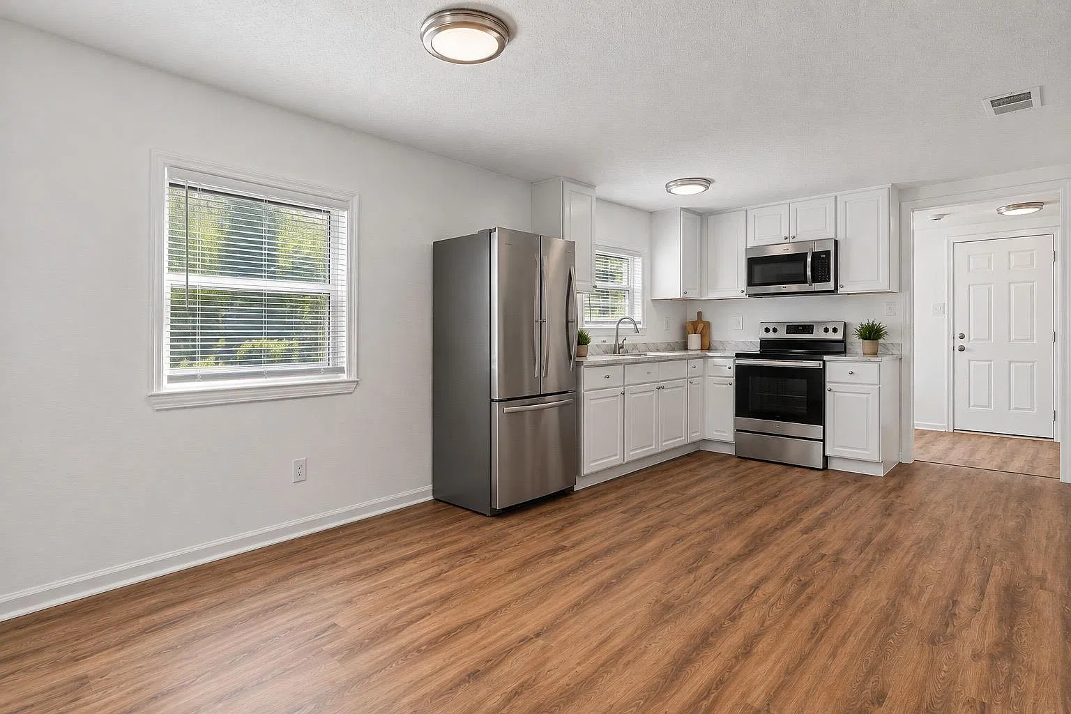 3 bed, 975 sqft, $1,350 — Photo 4