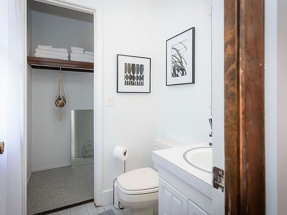 3rd image of 6 Lambeth Cir