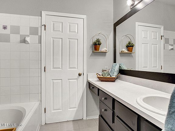 3rd image of 13810 SUTTON PARK Drive N #726