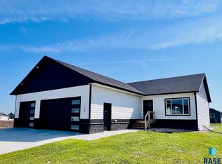 135 Caulfield St, Harrisburg, SD 57032