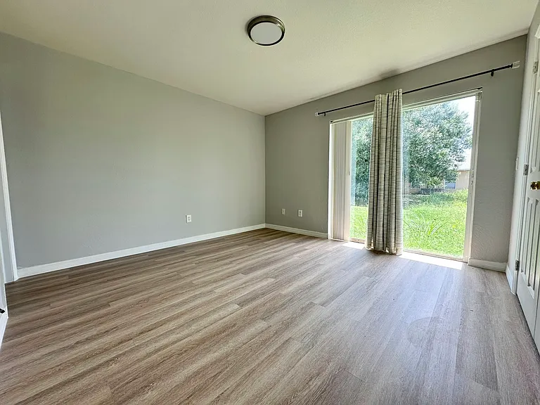 228 Homer Ave S — Photo 16