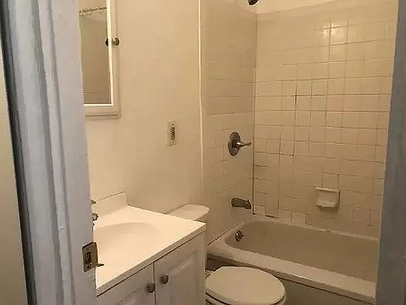 5th image of 240 Gates Ave APT 3F