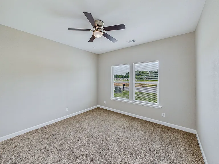 402 Redbud Ct — Photo 14