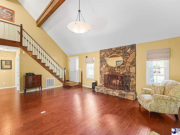 3rd image of 3167 Beechwood Rd