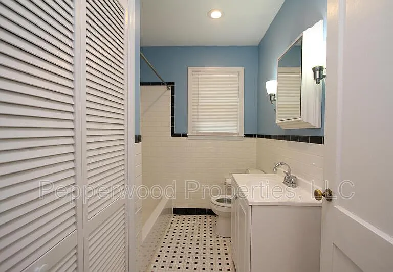 111 Timothy St — Photo 13
