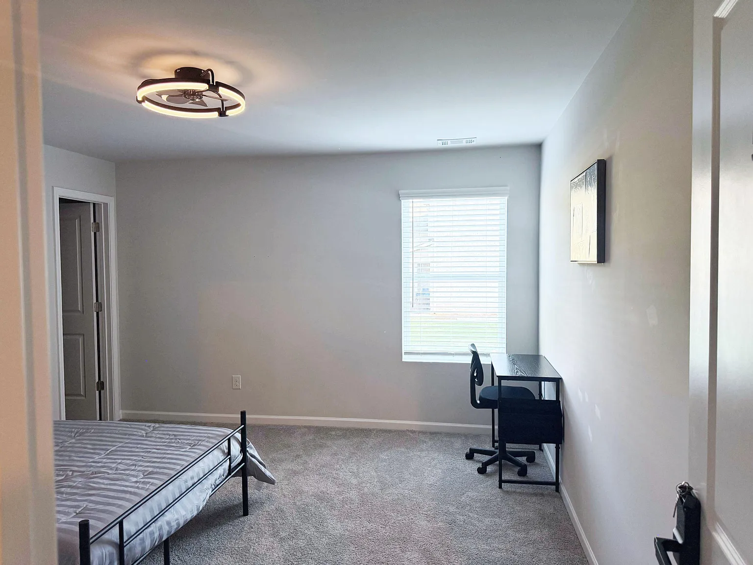 4 bed, 2.5 bath, 2647 sqft, $957 — Photo 2