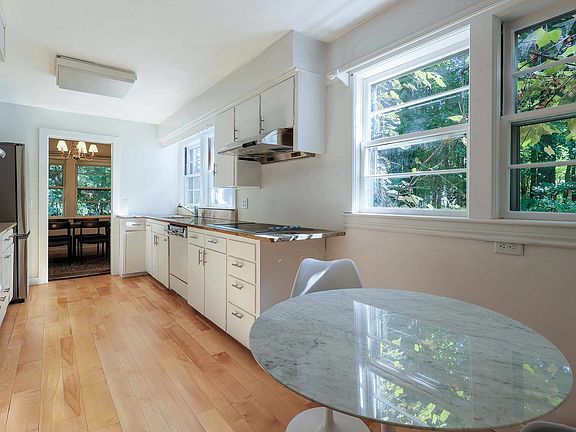5th image of 46 Woburn St
