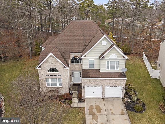 4th image of 42 Cranberry Dr