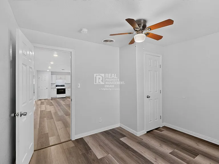 4401 Steven St — Photo 34