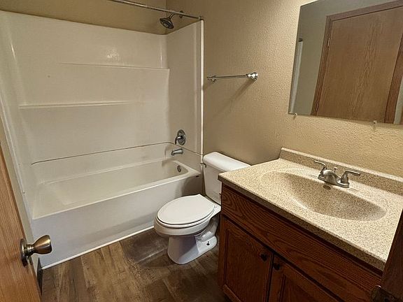 5th image of 1637 Carriage Hill Dr APT 8