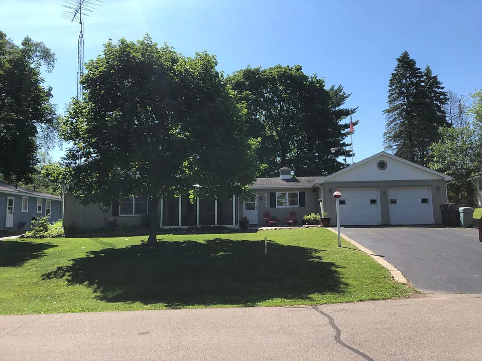 9111 Lake Park Dr