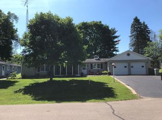 9111 Lake Park Dr, Genoa City, WI 53128
