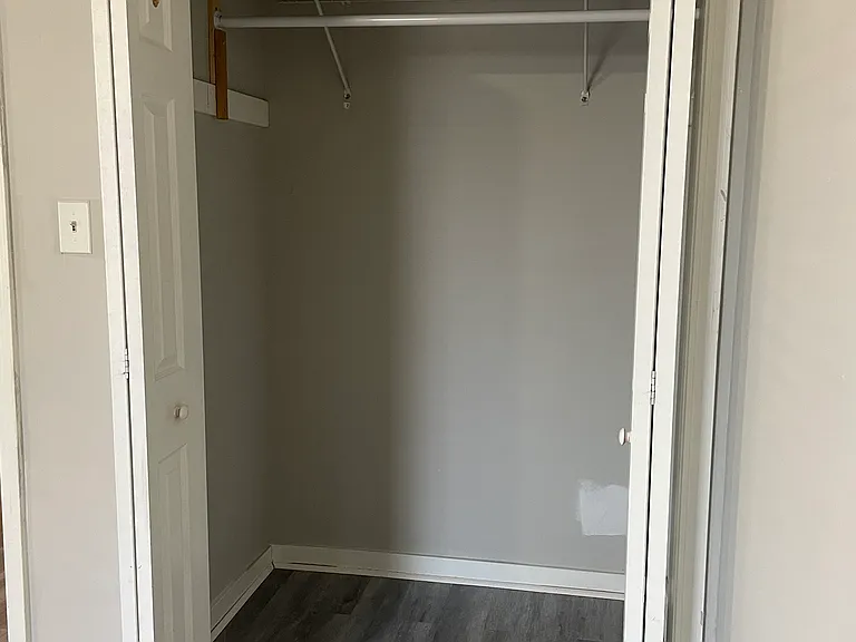290 Henry St SE #D — Photo 8