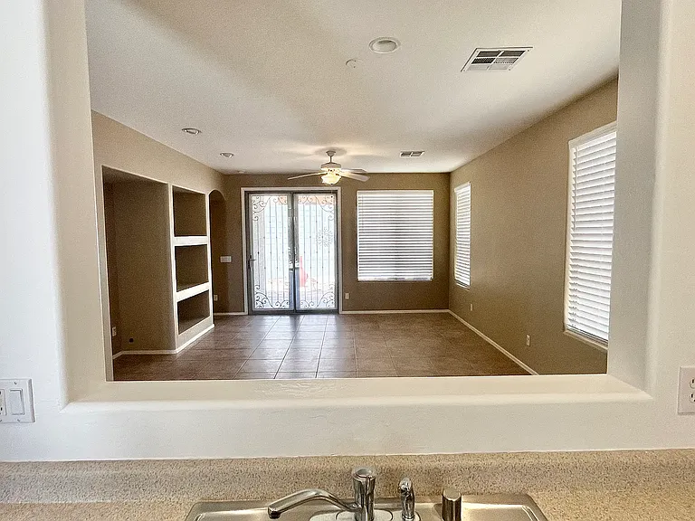 2518 W Florentine Rd — Photo 12