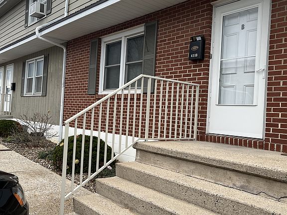3rd image of 611 Lincoln Way W APT B