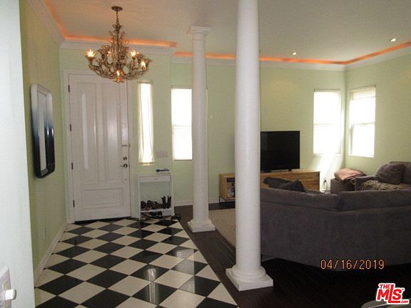 3rd image of 642 Oxford Ave