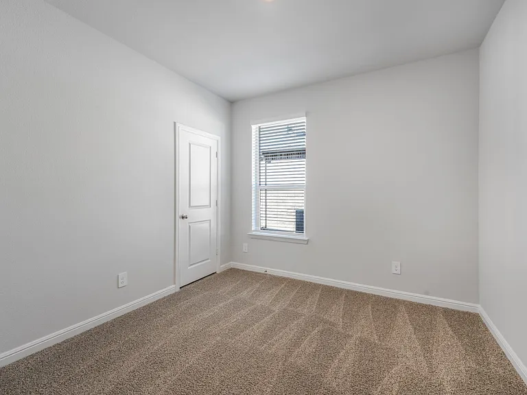 110 Daffodil Ln — Photo 4