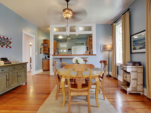 5th image of 2402 Valmont St